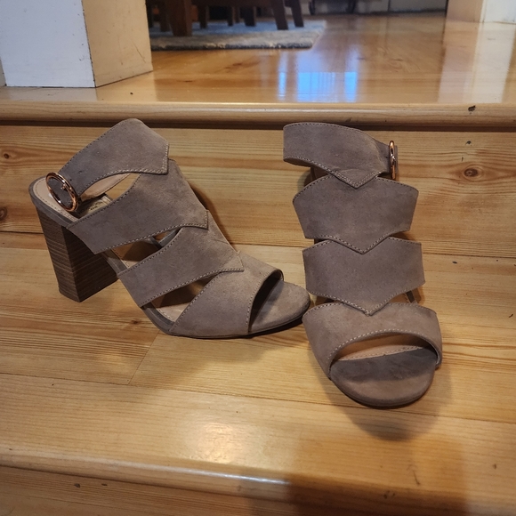 LC Lauren Conrad Shoes - LC Lauren Conrad Women's  Chunky Heeled Sandals 👡